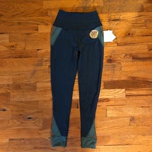 BEYOND YOGA LEGGINGS